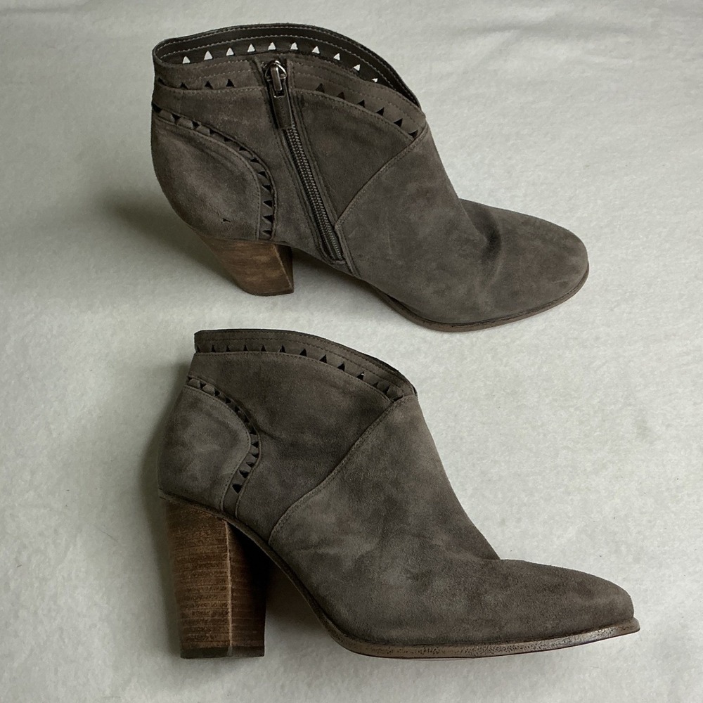 Vince Camuto Fritan Grey Suede Laser Cut Ankle Booties 9.5M Womens Block Heel
